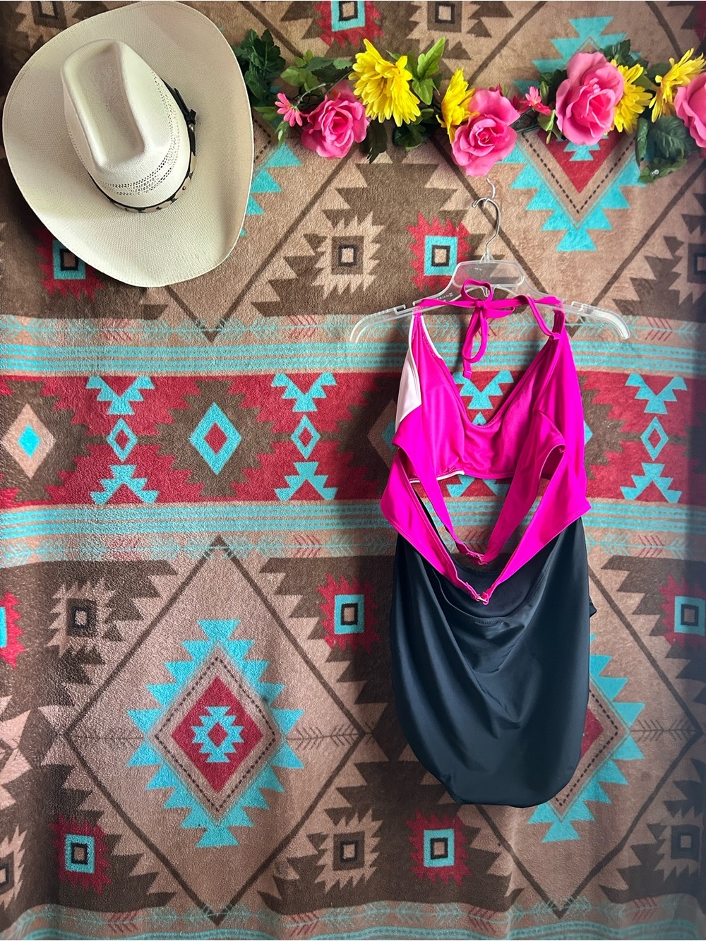 Color-Block One-Piece Swimsuit - Picture 2 of 4